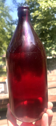 Nice ruby red - colored, schlitz