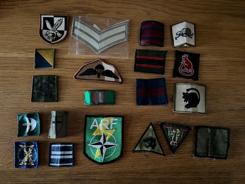 Various military cloth badges - various,