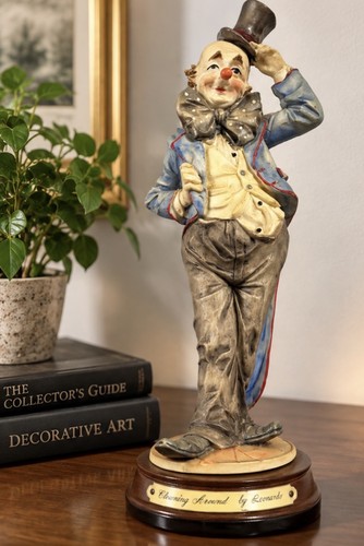 Leonardo blowing around clown - blowing,