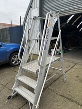 Lansford Podium Steps