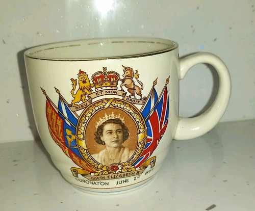 Beautiful vintage 1953 queen - beautiful,