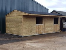 Timber wooden horse stable - timber/,