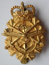 Canadian Tri-Service Cap Badge. Repaired. (O39)