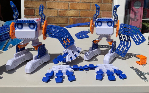 Meccano robots x2 - 'meccano,