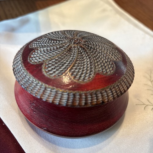Hand turned carved round - turned,,