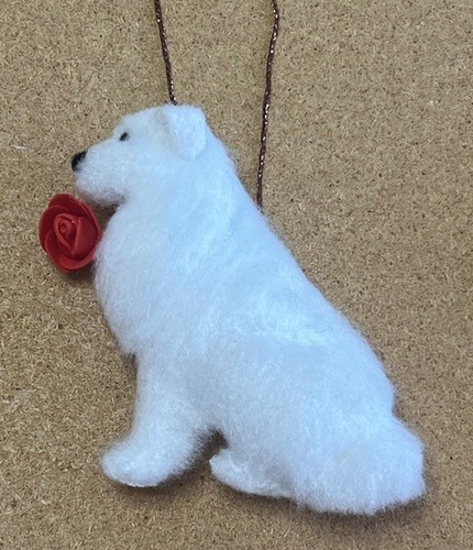 Pyrenean mountain dog gt - mountain,