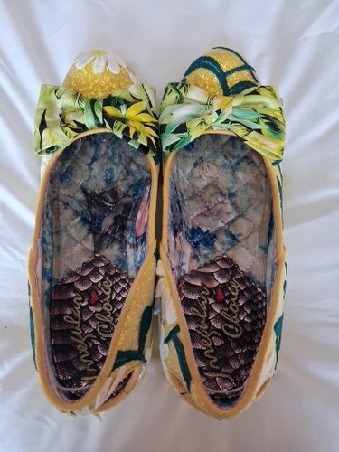 Irregular choice spring - choice,