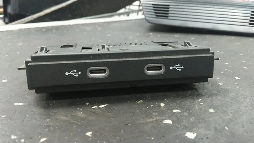 Aux usb port - cargo, v
