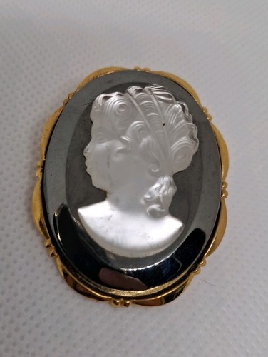 Vintage cameo brooch glass - cameo,