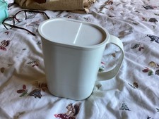 TUPPERWARE FRIDGE DOOR JUG / SEAL AND POUR WHITE 1529