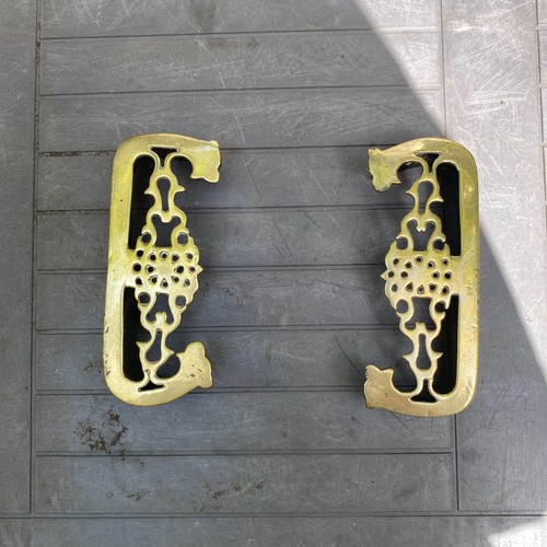Brass trivet pot holder - brass,