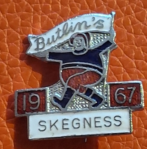 Butlins pin badge skegness - butlins,