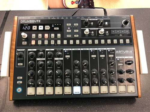 Arturia drumbrute analog - arturia,