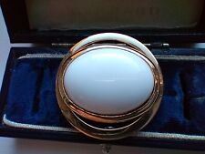 VINTAGE QUALITY Signed 'AVON' MILK WHITE OVAL GLASS CABOCHON  GOLD TONE BROOCH