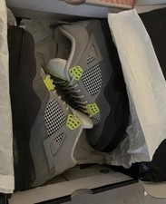 Size 9 - Jordan 4 Retro SE Mid