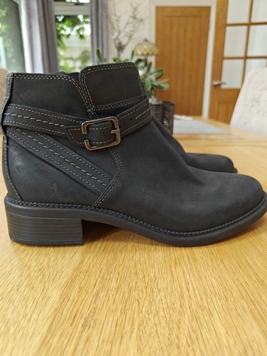Bnwt clarks ladies - clarks, strap