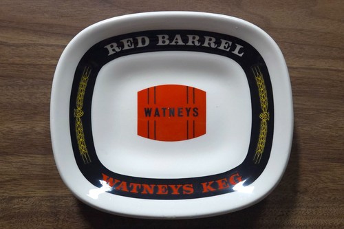 Watneys red barrel beer - red,
