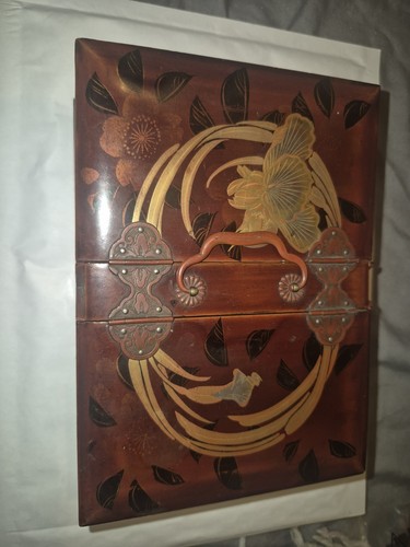 Antique style lacquer - style, gold