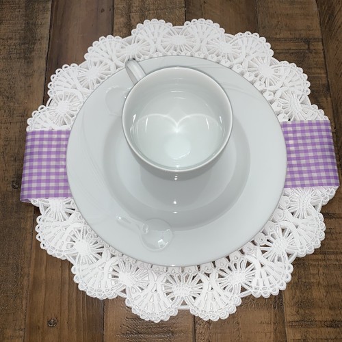 Cambridge white paper doilies - white,