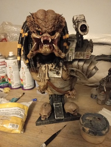 Predator scale bust hand - predator, 1/4