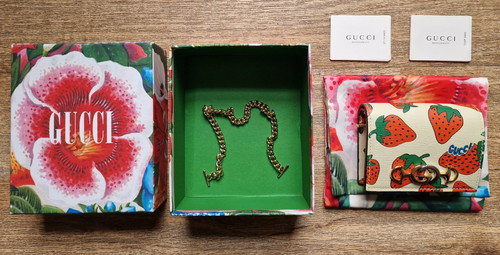 Gucci white strawberry - gucci,