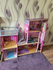 Kidkraft 65833 Uptown Wooden Dolls House With Furniture And Accessories