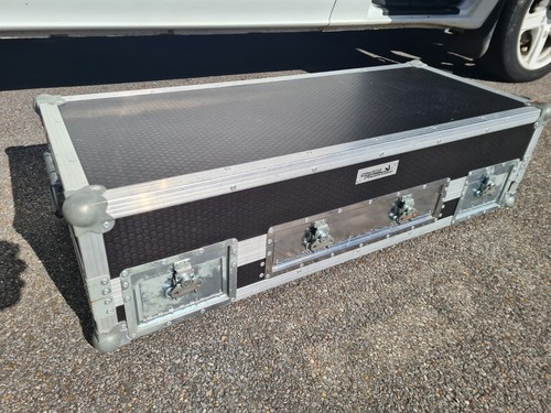 Custom made swan flight - dj,