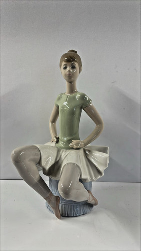 Lladro laura sitting - lladro, ballerina