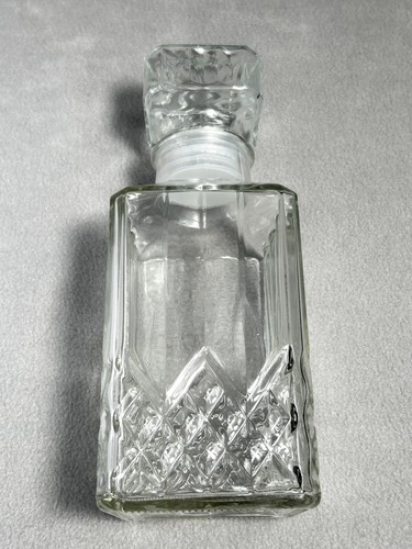 Vtg liquor square clear - 9",