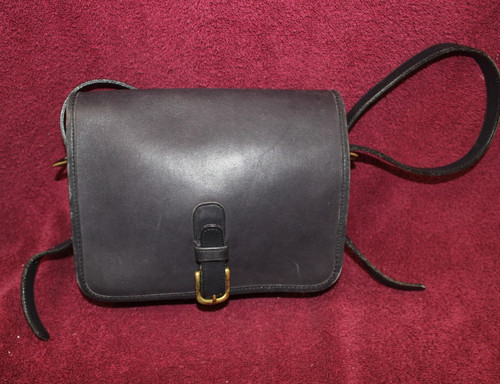 Vtg black coach bag med - vtg.,