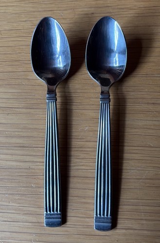 Two vintage ribbed handled - vintage,