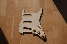 Squier Stratocaster SE Strat Pickguard + Pots
