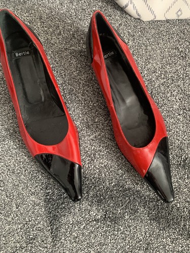 Bertie black red pointed - bertie, black/red