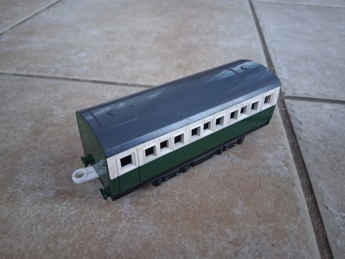 Thomas trackmaster gordon - thomas,