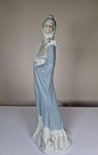 Vintage nao lladro - by,