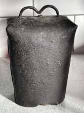 LARGE ANTIQUE PRIMITIVE RUSTIC HAND FORGED IRON COW OXEN CATTLE BELL 13.5cm HIGH