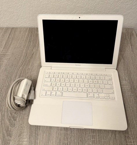 Apple macbook white 13in - macbook,