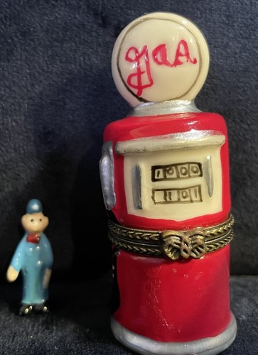 Vintage gas pump - pump, box
