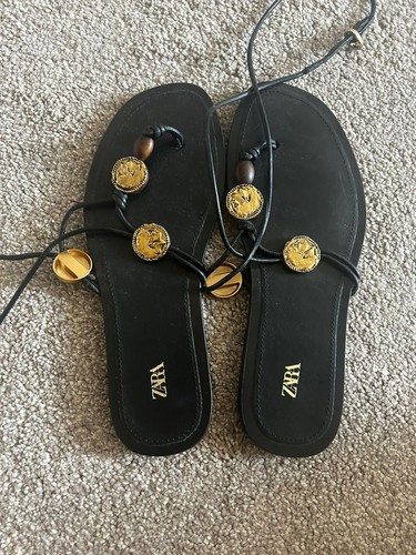 Zara gold metal - detail, flat