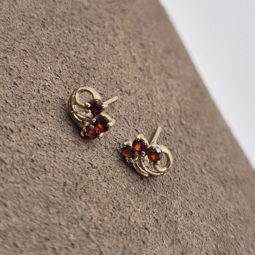 9ct yellow gold and garnet - 9ct,