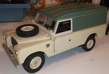 Universal Hobbies Land Rover