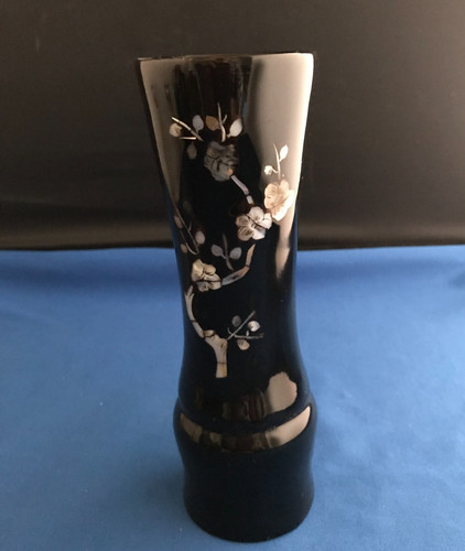 Vintage black lacquered vase - black,
