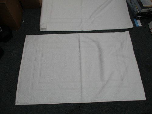 Pack white bath mat towel - 2,