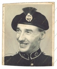 WW2 era photo Royal Tank Regiment soldier, plume on beret, Armoured Corps, Army