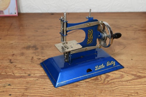 Small vintage little betty - small, toy