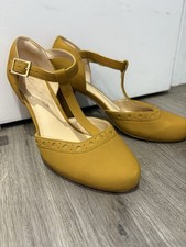 Clark’s Mustard Dalia Leah T Bar Shoes Size 4 Brand New