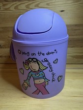 Groovy chick bang on the door