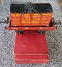 Vintage Hornby 'O' Gauge LNER Low Sided Railway Wagon 35968 with Container & Box