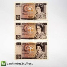 ENGLAND: 3 x 10 English Pound Banknotes with Consecutive Serial Numbers.