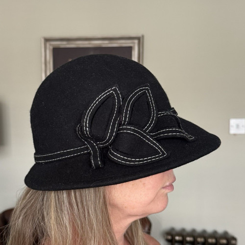 Women black felt cloche - black,